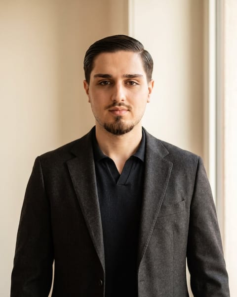 Porträt Donat Redzepi, Mitgründer SR Capital Group
